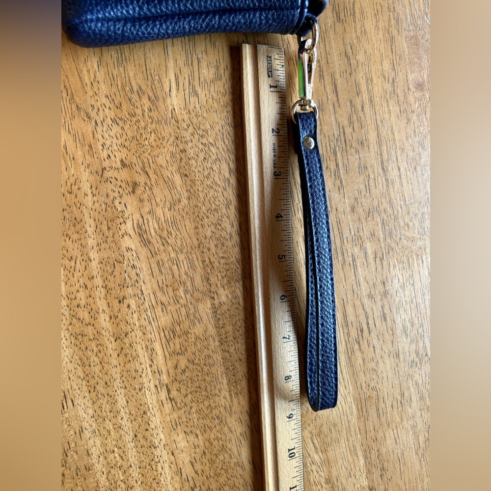 CHARMING CHARLIE Navy wristlet - Picture 3 of 10